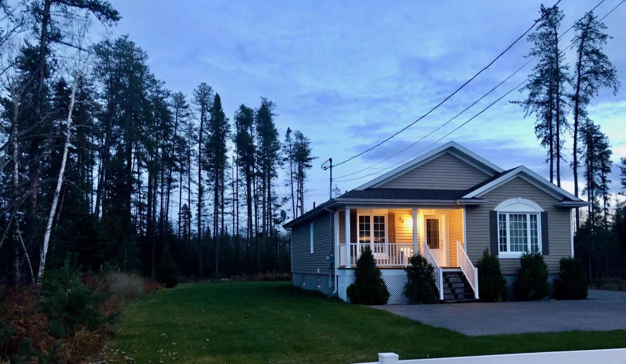 Le Chalet De Claude, Au Pied Des Monts-Valin Saint-David-de-Falardeau Zewnętrze zdjęcie