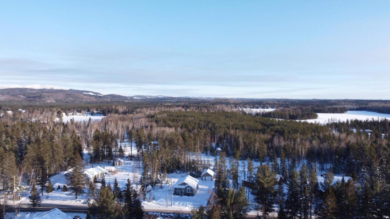Le Chalet De Claude, Au Pied Des Monts-Valin Saint-David-de-Falardeau Zewnętrze zdjęcie