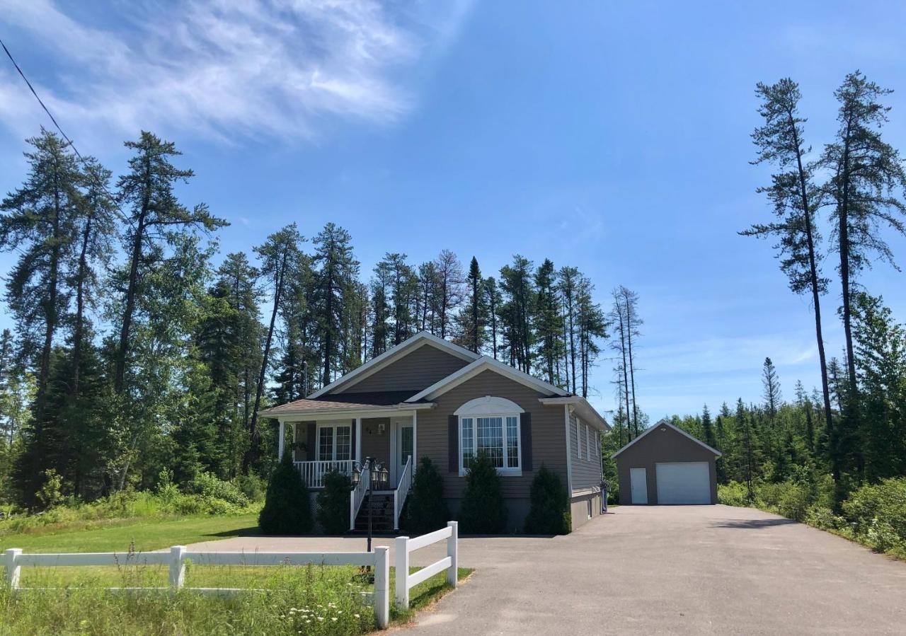 Le Chalet De Claude, Au Pied Des Monts-Valin Saint-David-de-Falardeau Zewnętrze zdjęcie